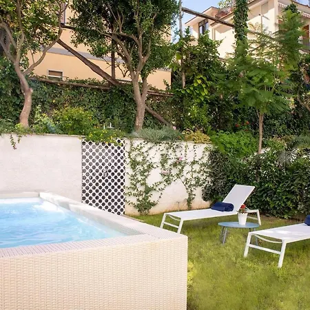 Jacaranda House سانتّانييلّو