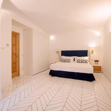 Jacaranda House * سانتّانييلّو