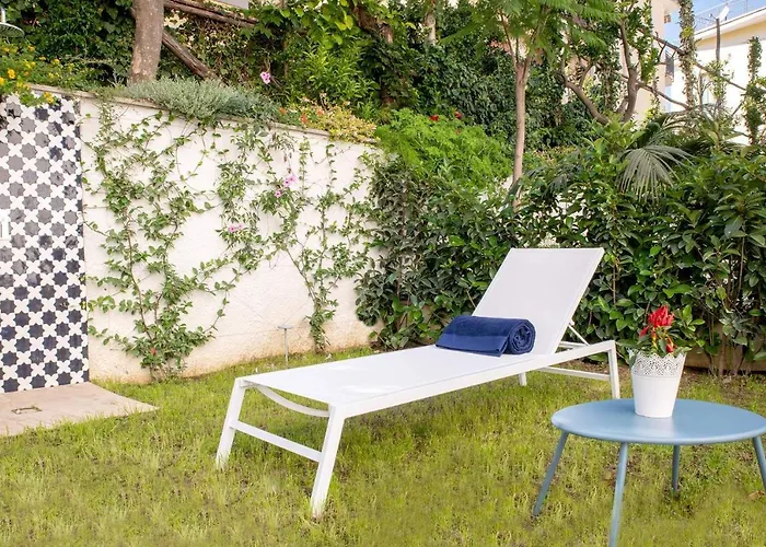 Апартаменты Jacaranda House *